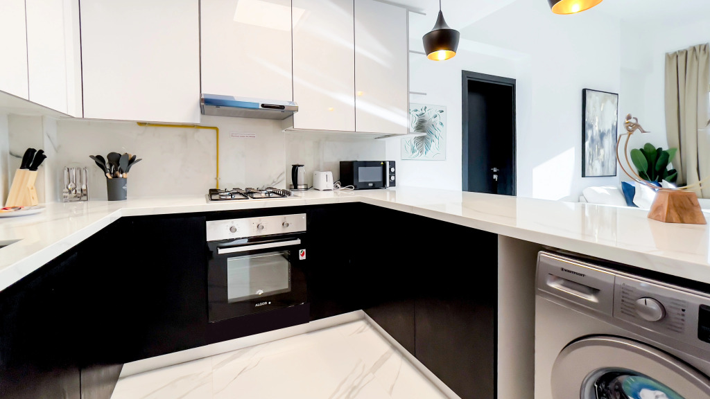 Дубай: Apartments Elite Lux Holiday Homes - Luxe Gardenia 2BR Haven in Arjan Apartments