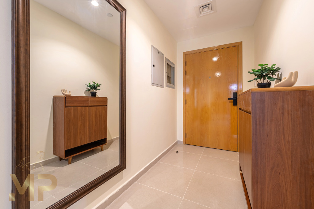 Дубай: Апартаменты Marco Polo Apartment With Garden  Spacious  Newly Furnished