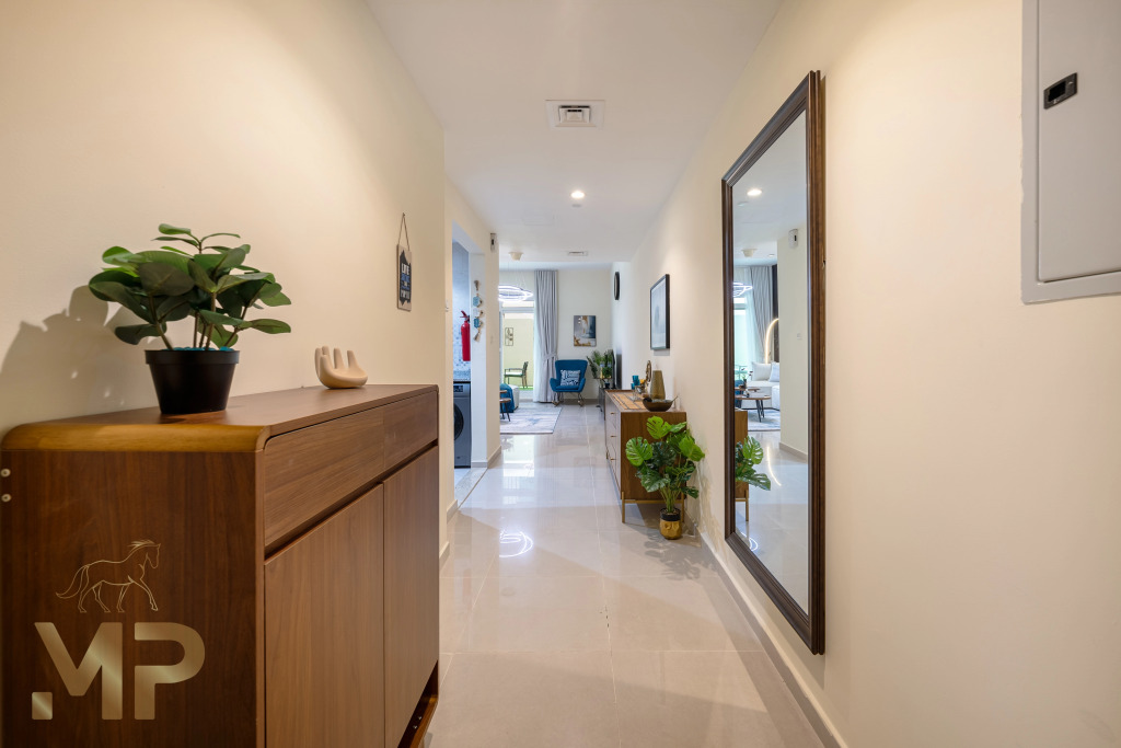 Дубай: Апартаменты Marco Polo Apartment With Garden  Spacious  Newly Furnished