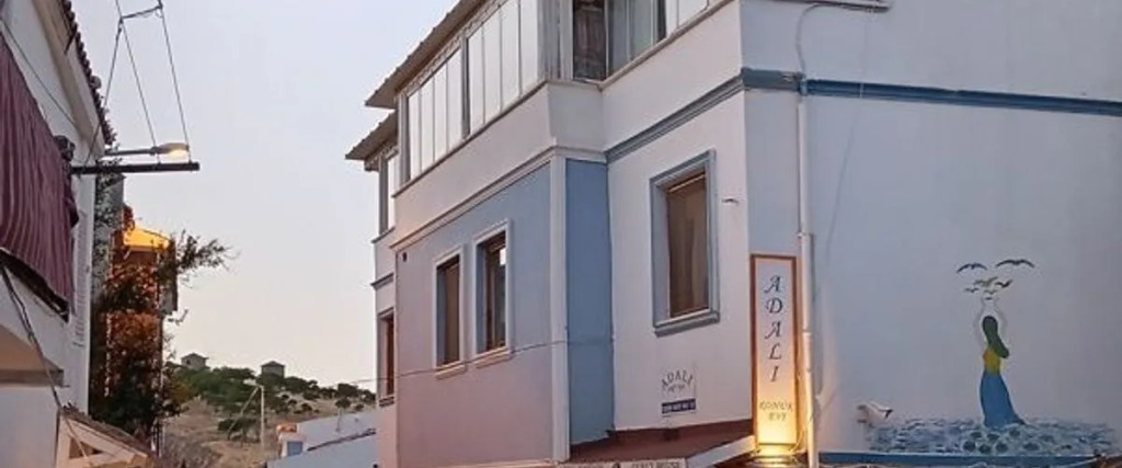 Бозджаада: Adalı Pansiyon