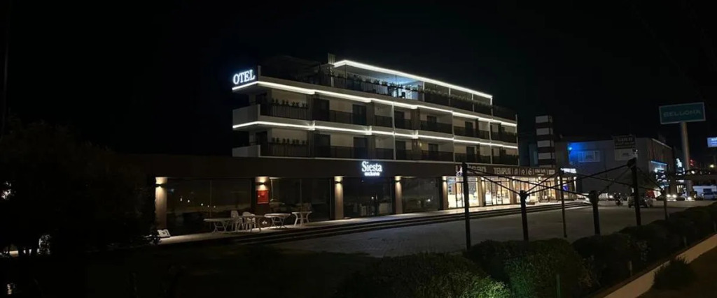 Бурхание: E-87 Highway Otel