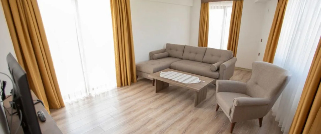 Бурхание: E-87 Highway Otel