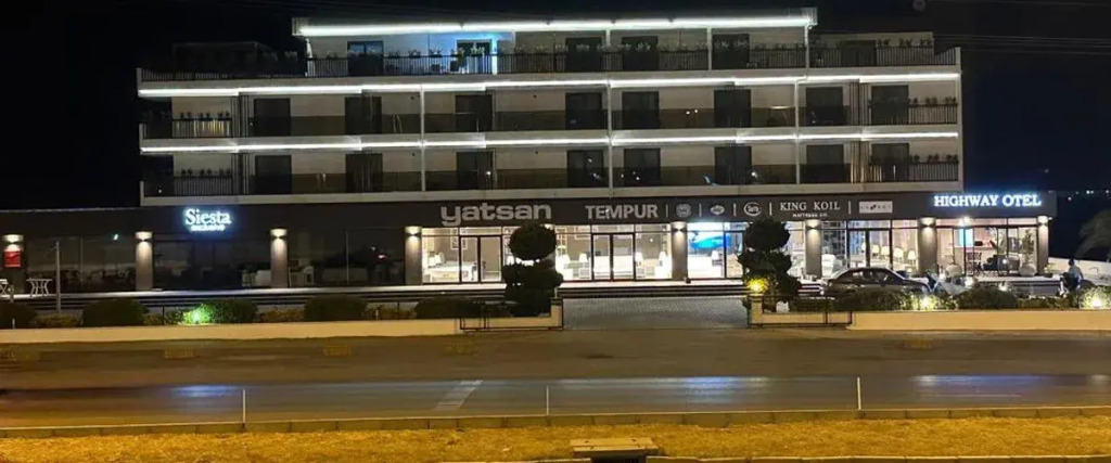 Бурхание: E-87 Highway Otel