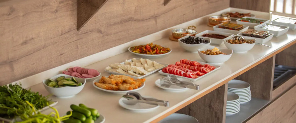 Бурхание: E-87 Highway Otel