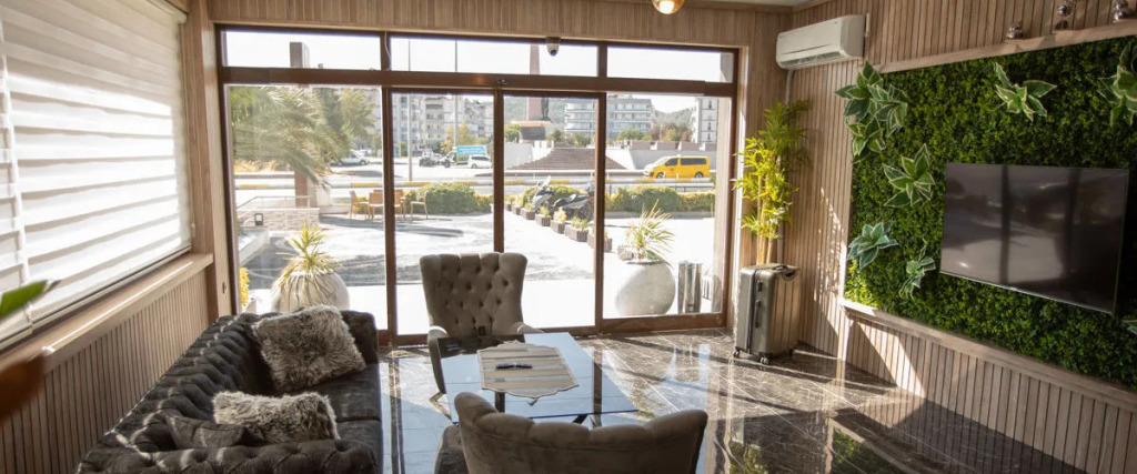 Бурхание: E-87 Highway Otel