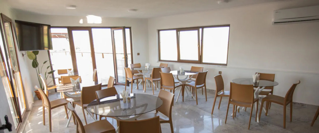 Бурхание: E-87 Highway Otel