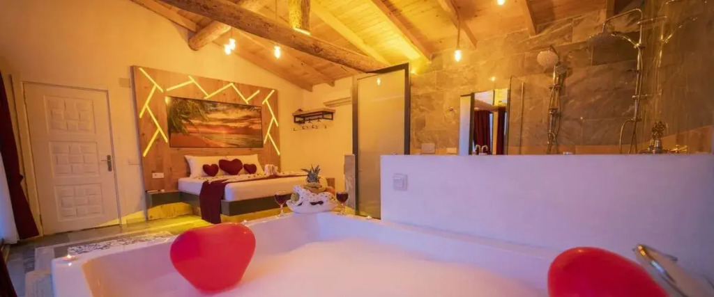 Исламлар: Villa Asel Islamlar