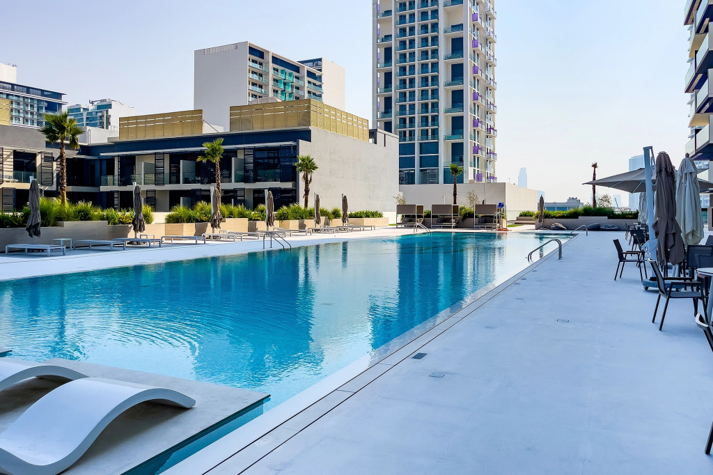 Дубай: Апартаменты Stylish 1BR at Binghatti Corner JVC