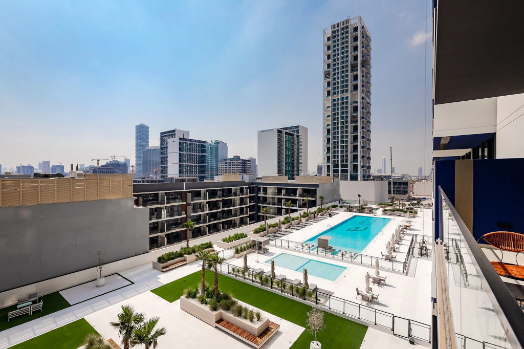 Дубай: Апартаменты Stylish 1BR at Binghatti Corner JVC