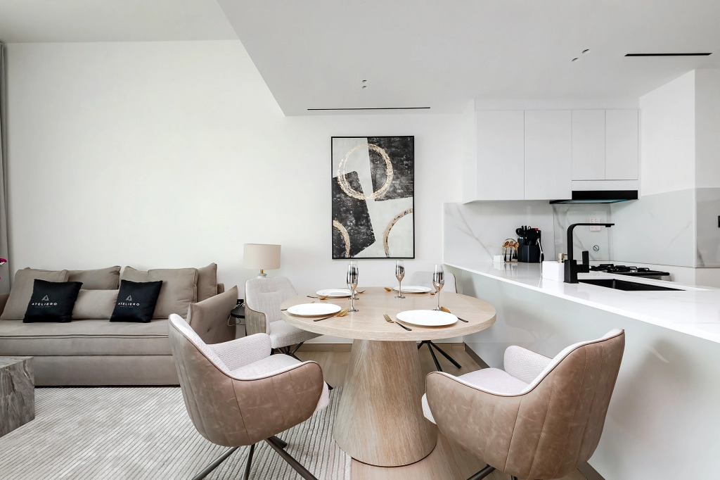 Дубай: Апартаменты Stylish 1BR at Binghatti Corner JVC