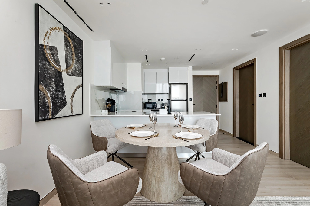 Дубай: Апартаменты Stylish 1BR at Binghatti Corner JVC