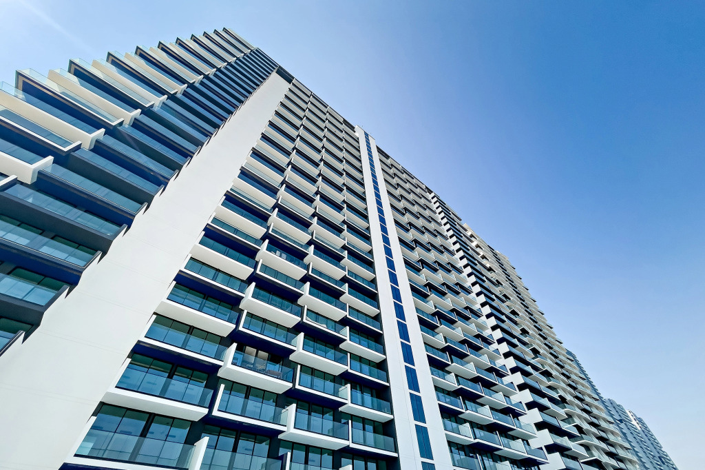 Дубай: Апартаменты Stylish 1BR at Binghatti Corner JVC