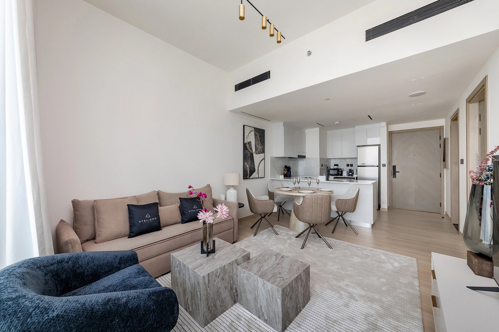Дубай: Апартаменты Stylish 1BR at Binghatti Corner JVC