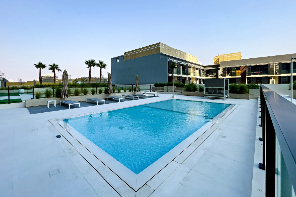 Дубай: Апартаменты Stylish 1BR at Binghatti Corner JVC