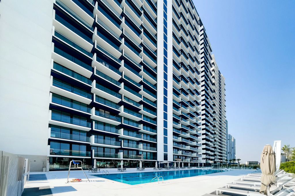 Дубай: Апартаменты Stylish 1BR at Binghatti Corner JVC
