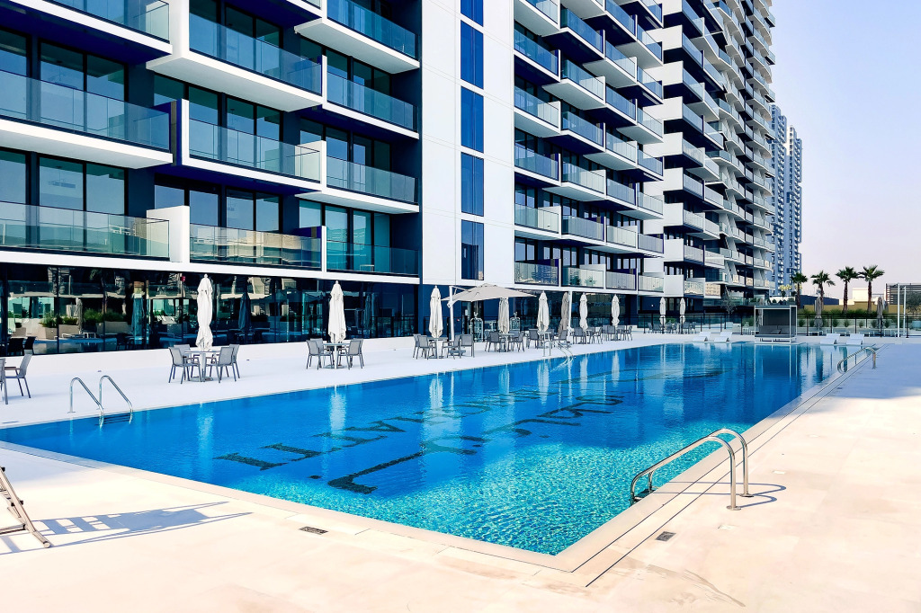 Дубай: Апартаменты Stylish 1BR at Binghatti Corner JVC