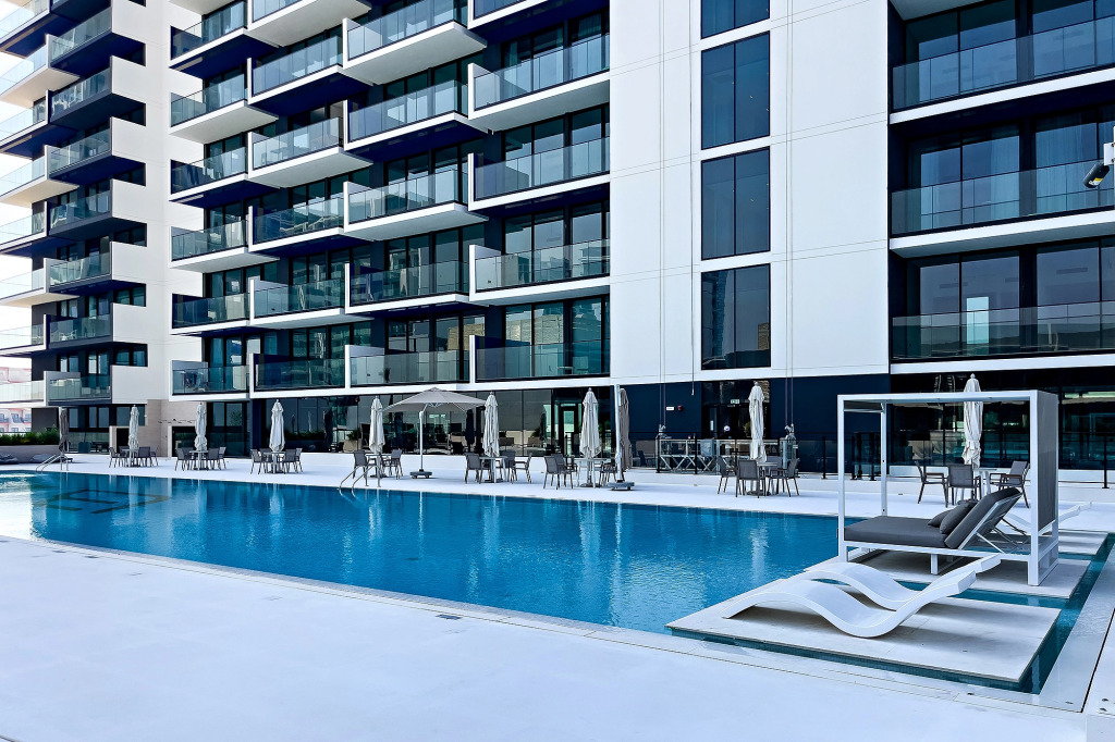 Дубай: Апартаменты Stylish 1BR at Binghatti Corner JVC