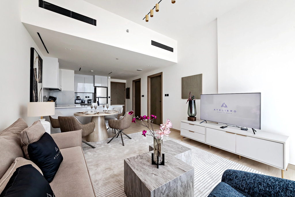 Дубай: Апартаменты Stylish 1BR at Binghatti Corner JVC