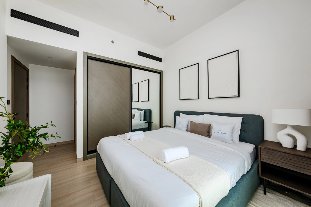 Дубай: Апартаменты Stylish 1BR at Binghatti Corner JVC