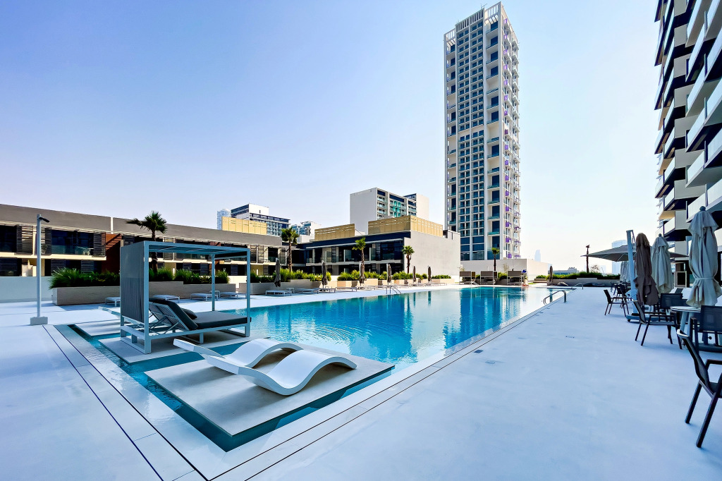 Дубай: Апартаменты Stylish 1BR at Binghatti Corner JVC
