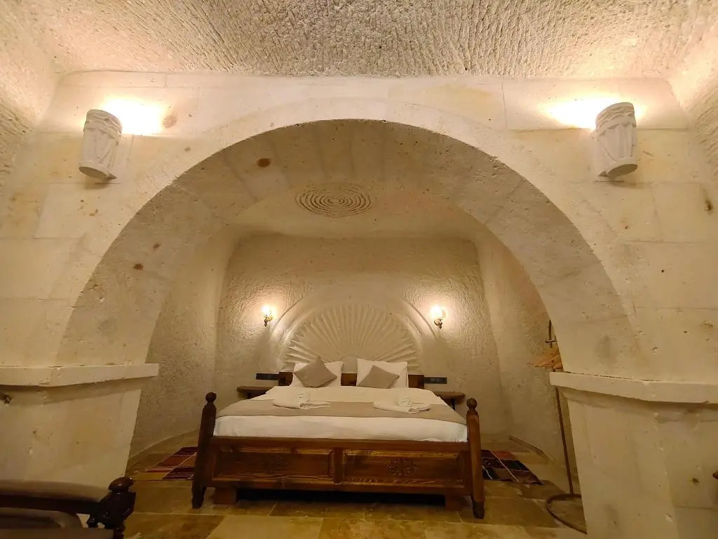 Ургуп: Library Cave House