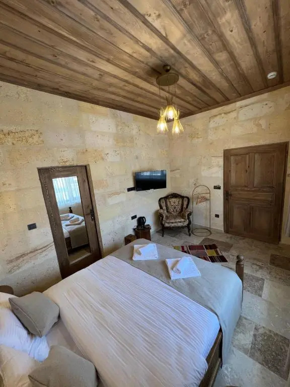 Ургуп: Library Cave House