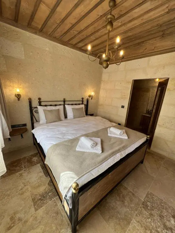 Ургуп: Library Cave House