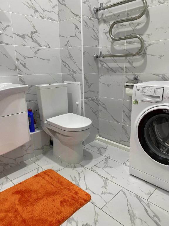 Саранск: Апартаменты 1-комн квартира 41 кв.м. В ЦЕНТРЕ ул. Полежаева д.92