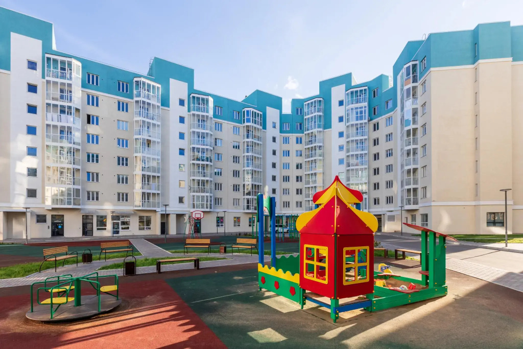 Красноярск: Апартаменты на улице Петра Ломако 16