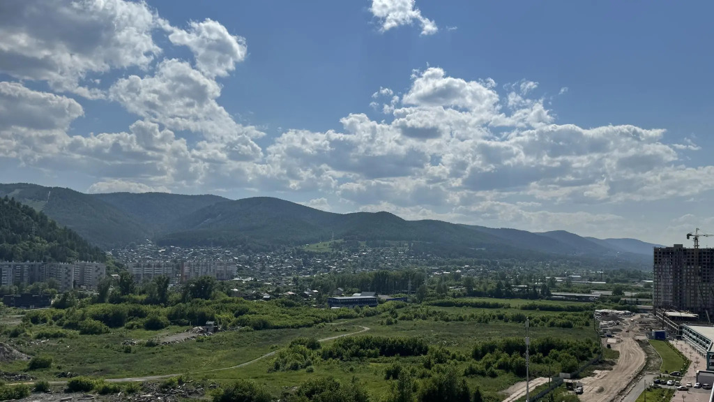 Красноярск: Апартаменты на улице Лесников 27