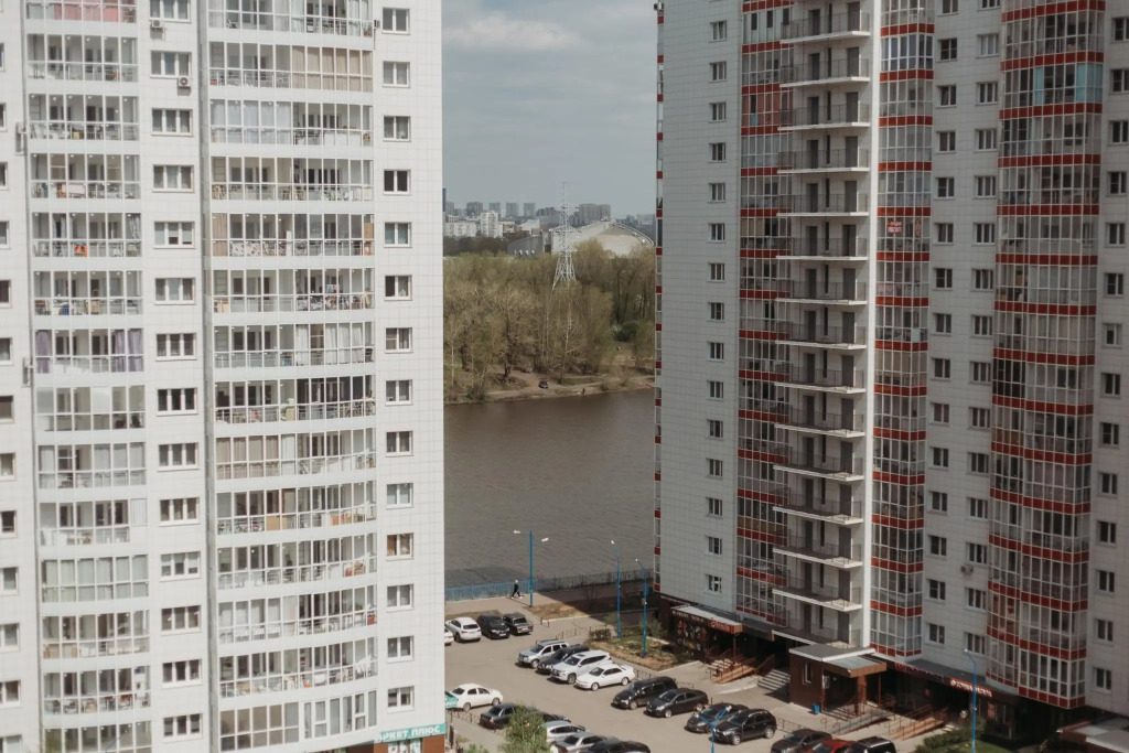 Красноярск: Апартаменты на улице Карамзина 6