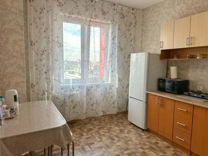 Красноярск: Апартаменты на улице Республики 37А