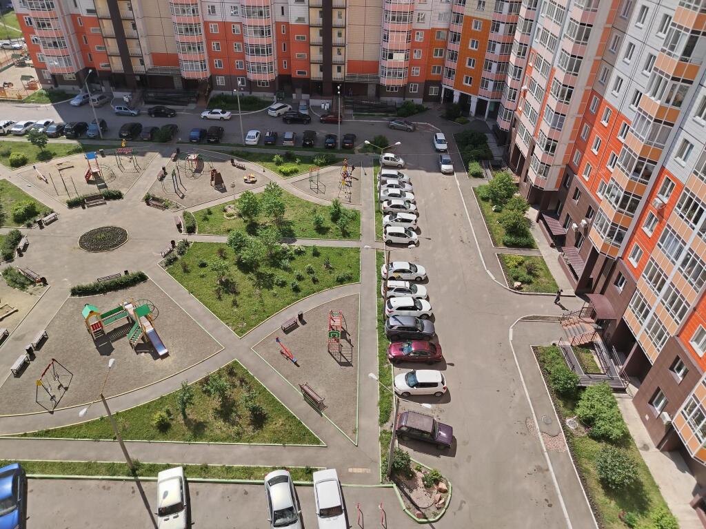 Красноярск: Апартаменты на улице Караульная 82