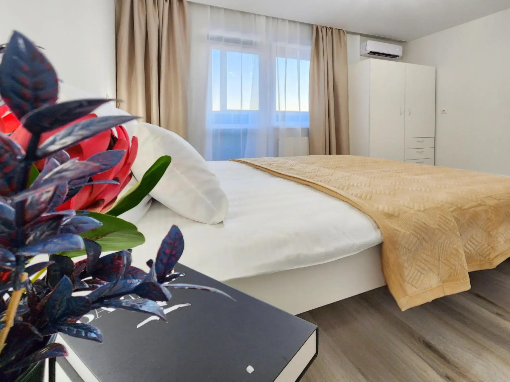 Красноярск: Comfort Home на улице Петра Ломако