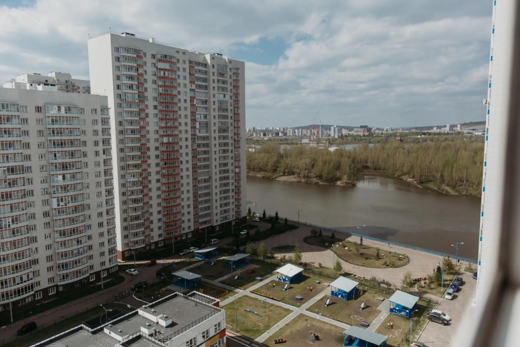 Красноярск: Апартаменты на улице Карамзина 12