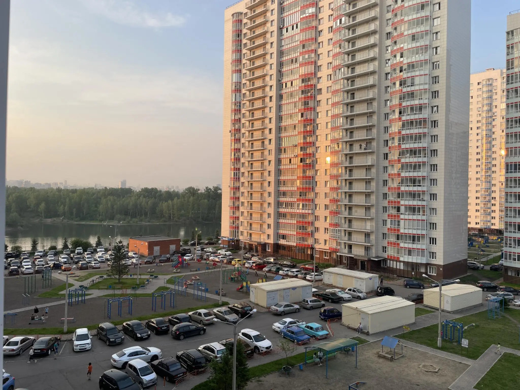 Красноярск: Апартаменты на улице Карамзина 16