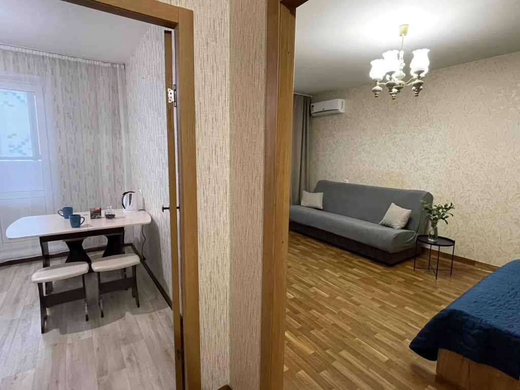 Красноярск: Апартаменты на улице Карамзина 23