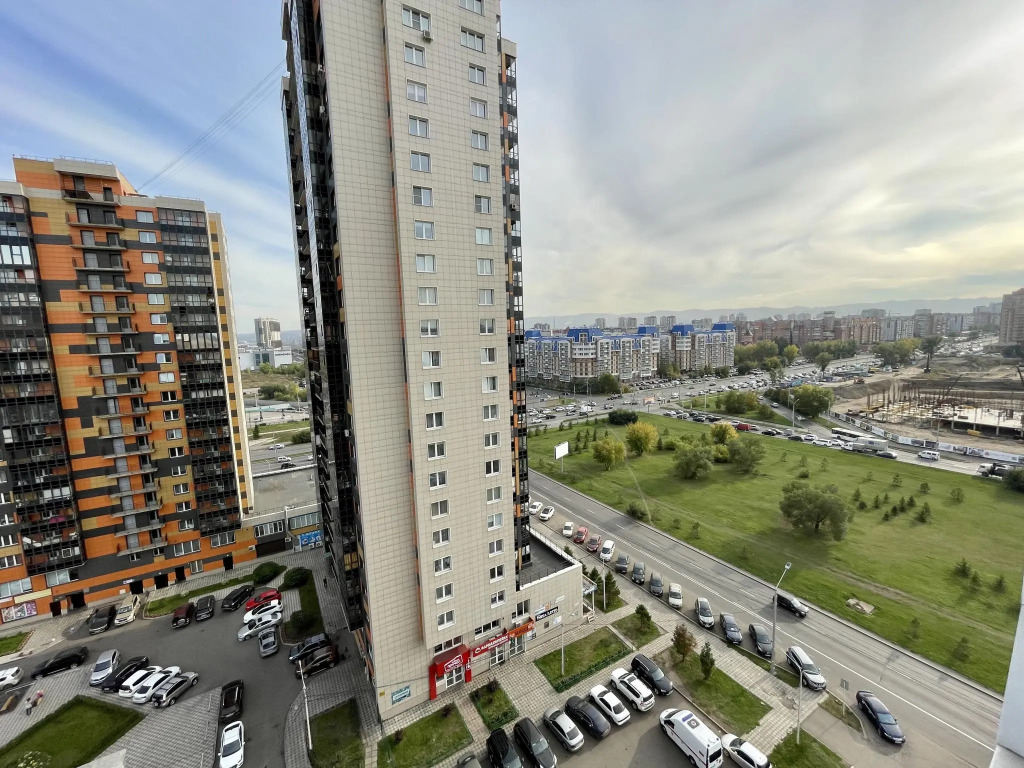 Красноярск: Апартаменты на улице Авиаторов 42