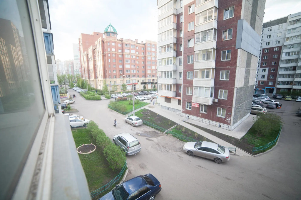 Красноярск: Апартаменты на улице Батурина 20