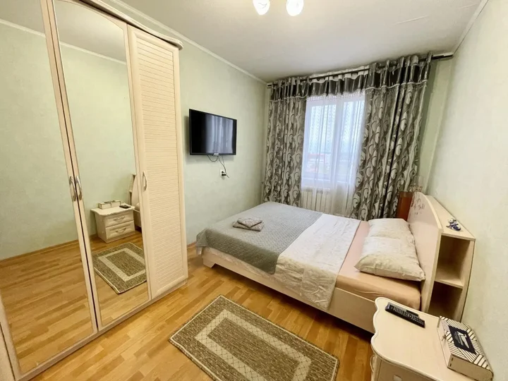 Мирный: Апартаменты в центре на улице Ленина
