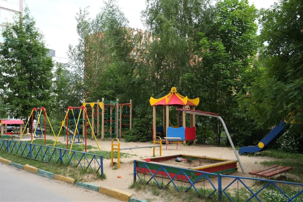 Нижний Новгород: Apart Aprel (Апарт Апрель) на улице Александра Хохлова 1