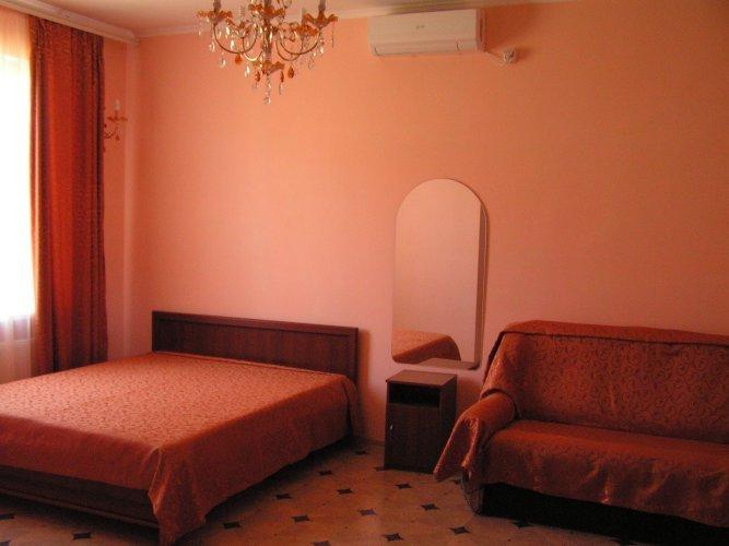 Николаевка: Guest house Yuranik