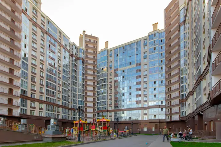 Санкт-Петербург: Солнце у Лесной на проспекте М.Блюхера