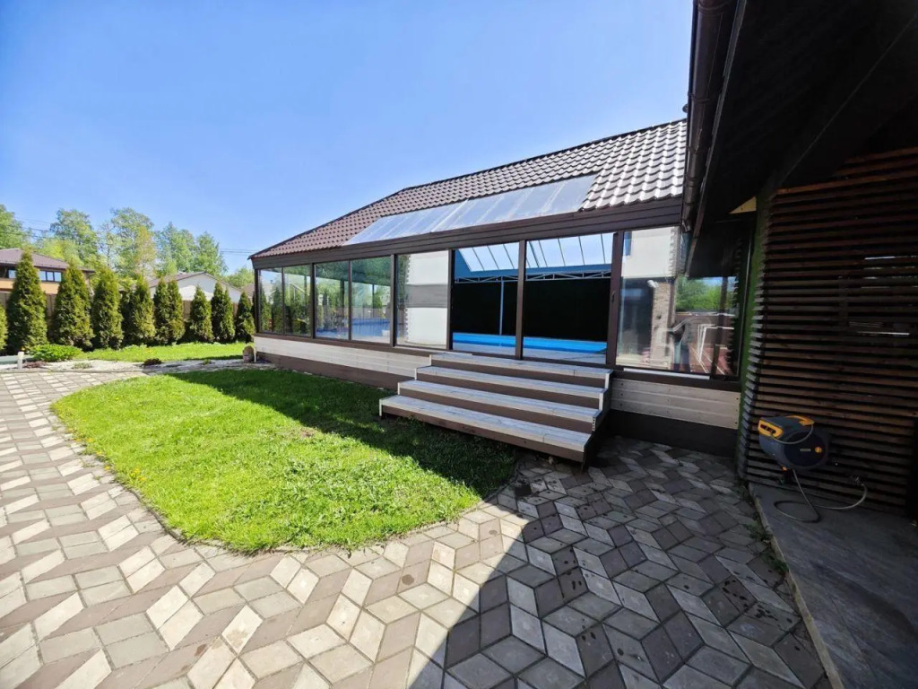 Санкт-Петербург: Дoм c бaссейном и бaней на Охотской