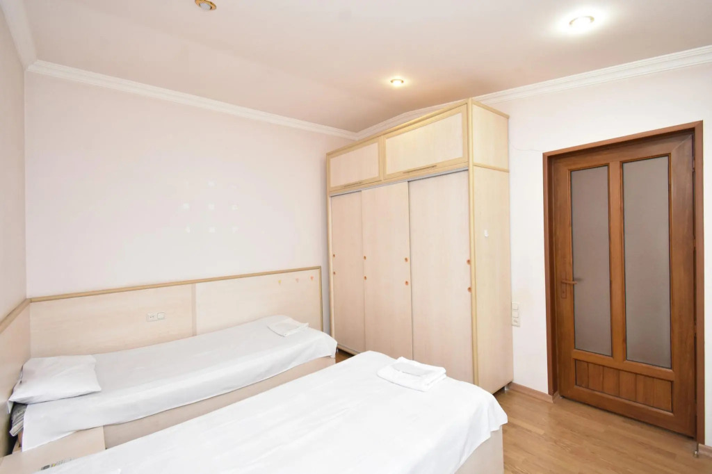 Ереван: Rent Inn Yerevan (Рент Инн Ереван) на улице Мгера Мкртчяна 1