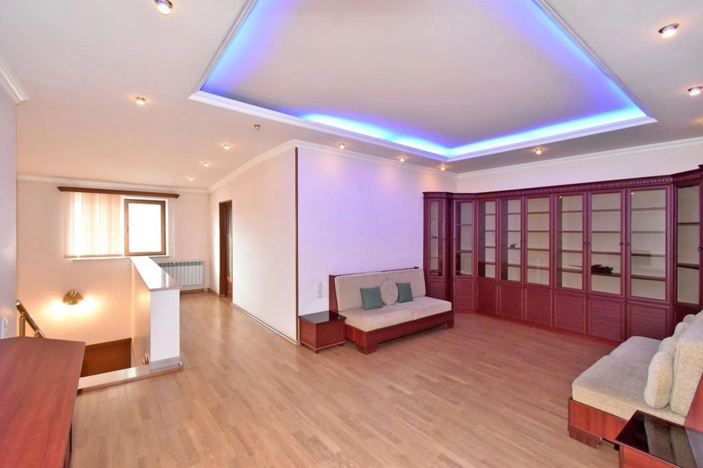Ереван: Rent Inn Yerevan (Рент Инн Ереван) на улице Мгера Мкртчяна 1