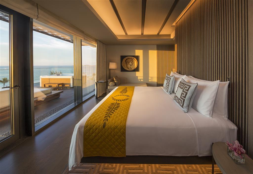 Дубай: Caesars Palace Bluewaters Dubai