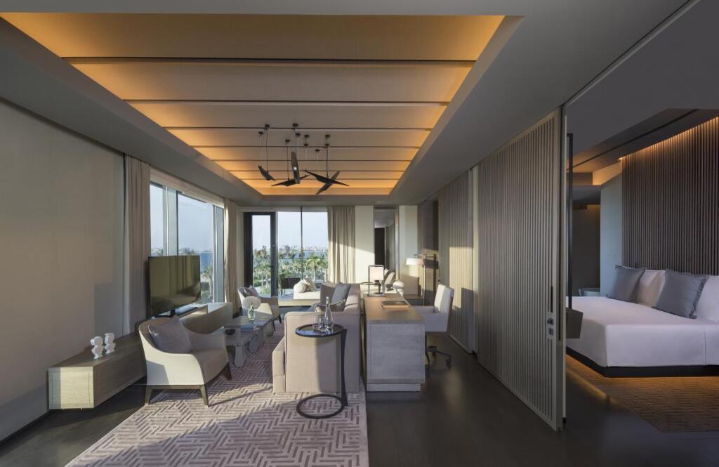 Дубай: Caesars Palace Bluewaters Dubai