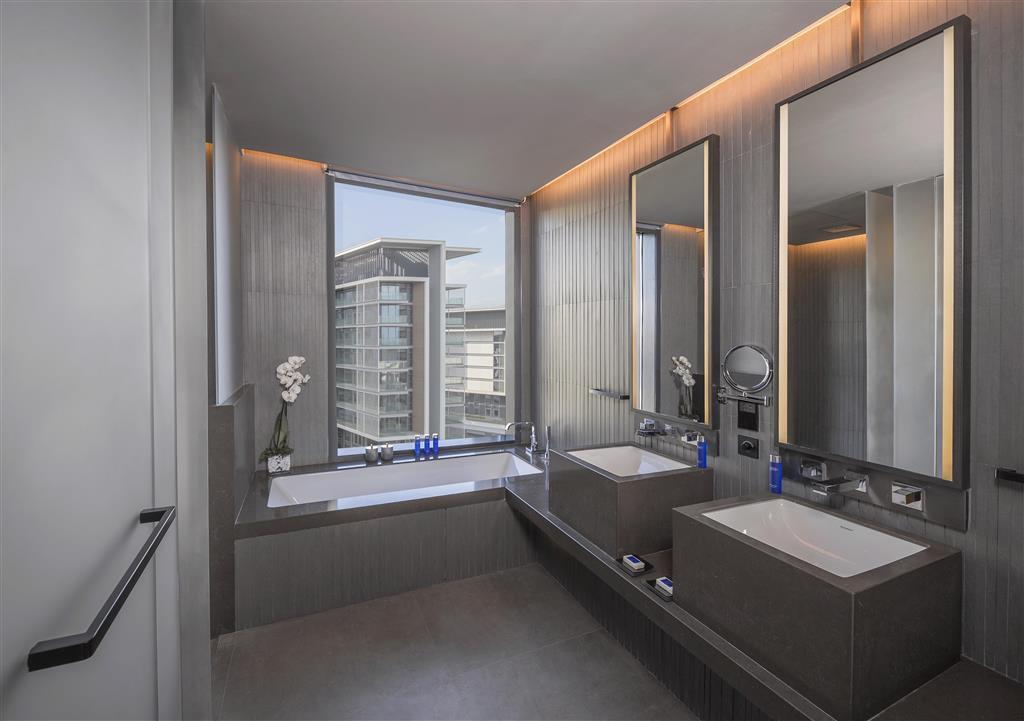 Дубай: Caesars Palace Bluewaters Dubai