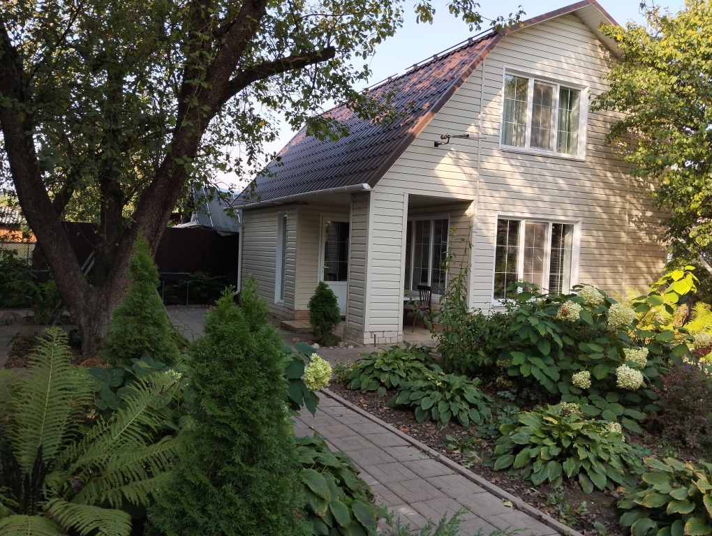 Смоленск: Гостевой Дом с Сауной Вишнёвый Сад